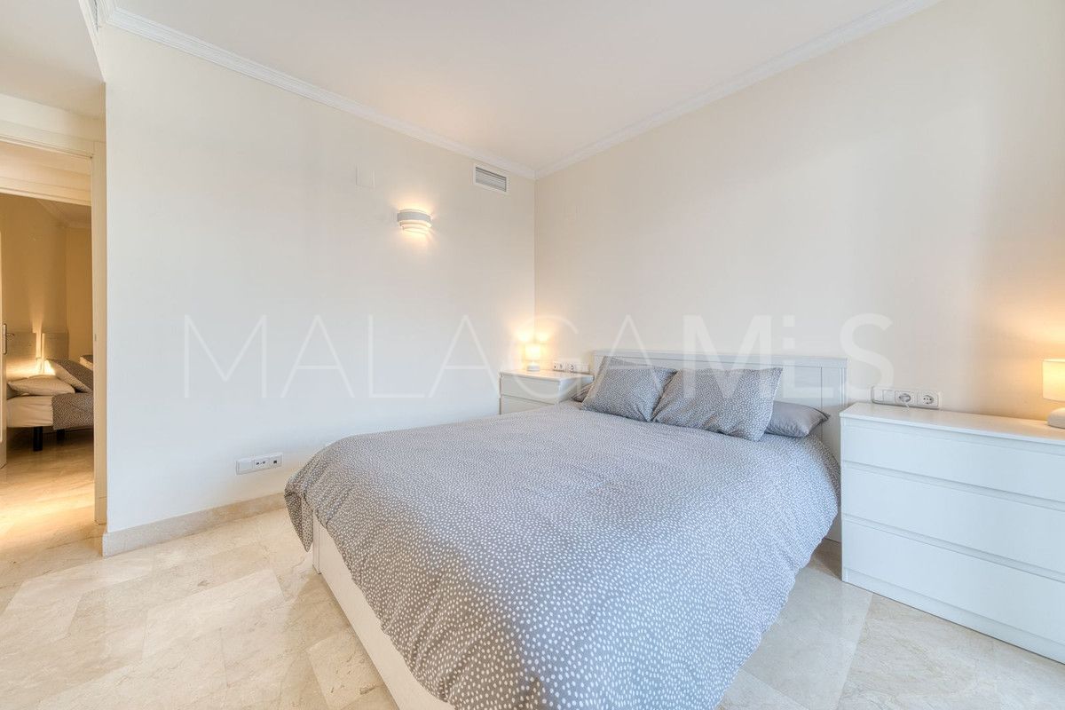 Se vende apartamento planta baja with 2 bedrooms in Calahonda
