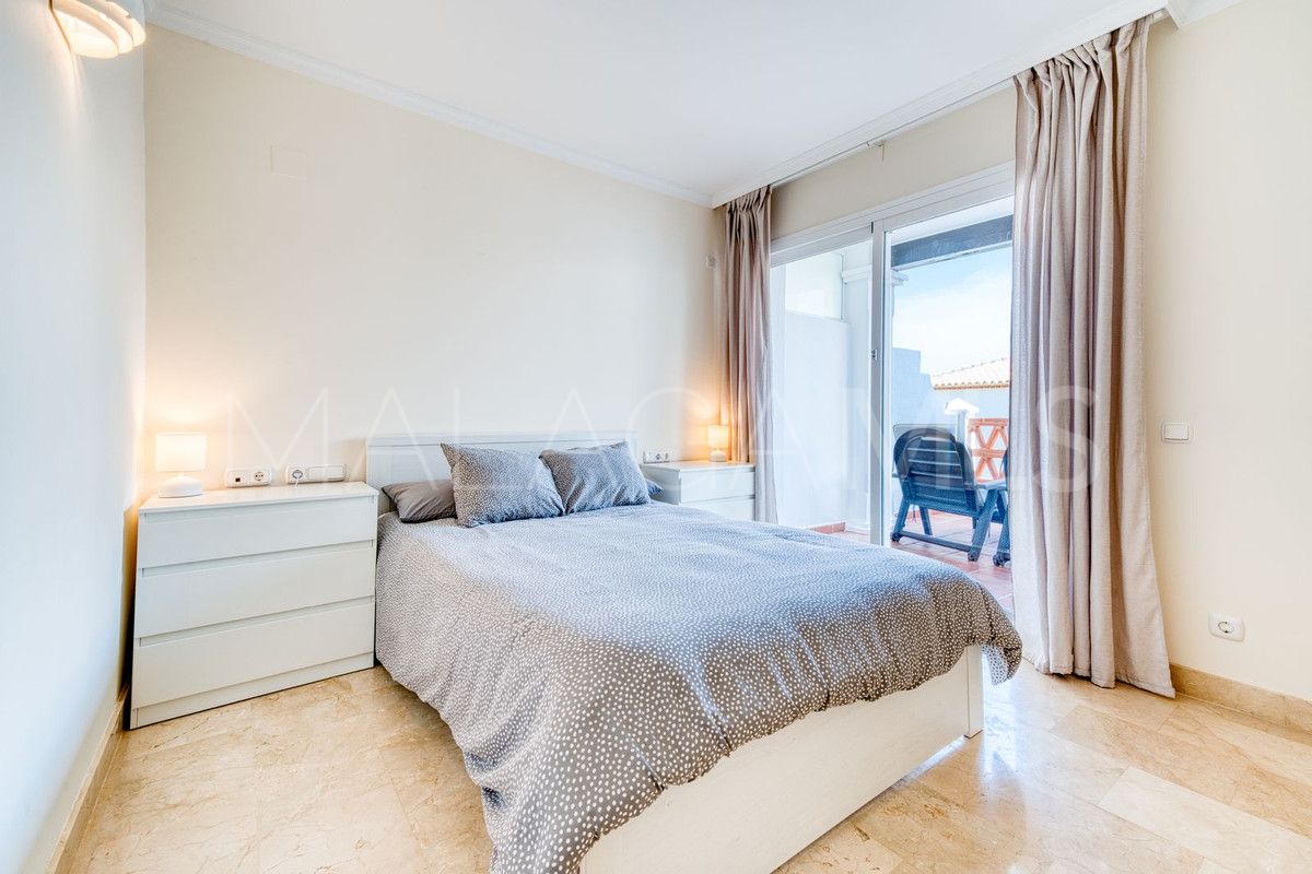 Se vende apartamento planta baja with 2 bedrooms in Calahonda