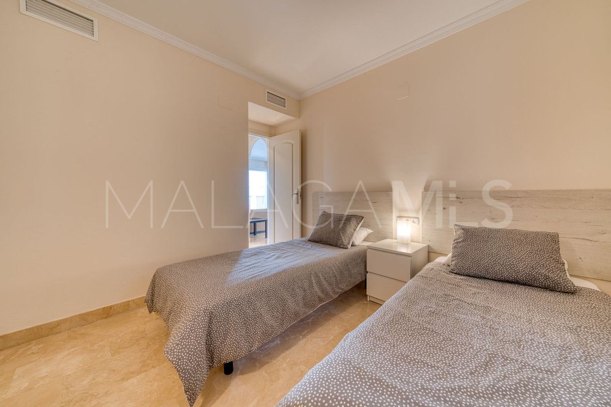 Se vende apartamento planta baja with 2 bedrooms in Calahonda