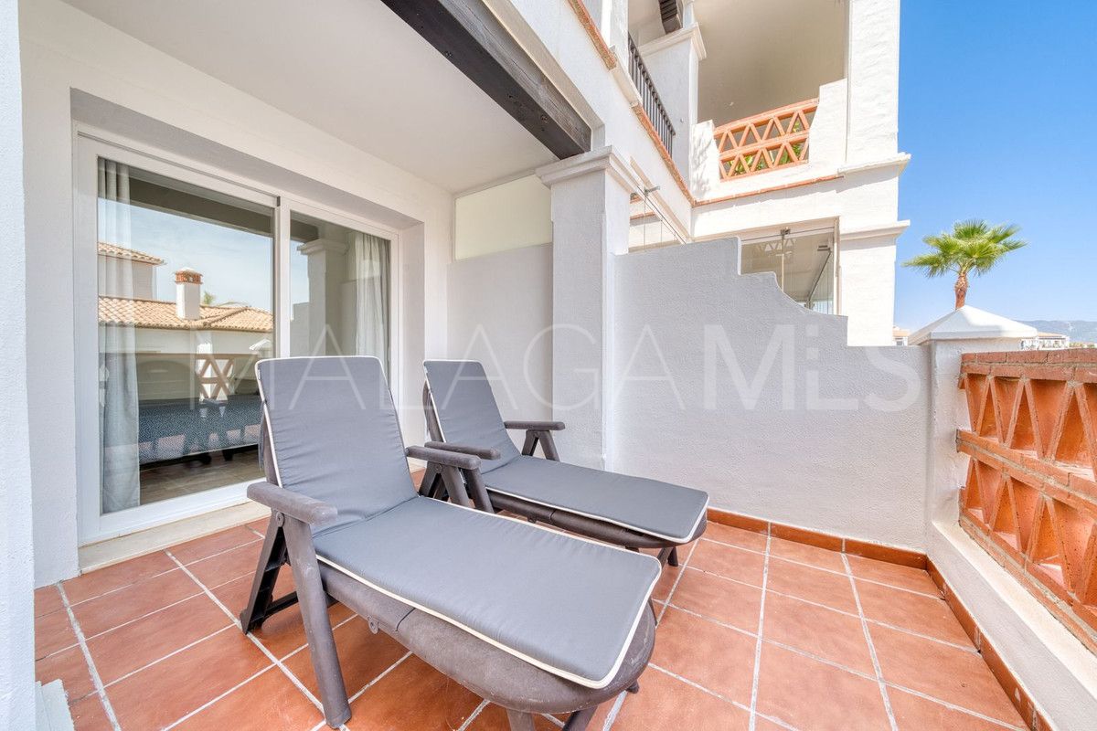 Se vende apartamento planta baja with 2 bedrooms in Calahonda