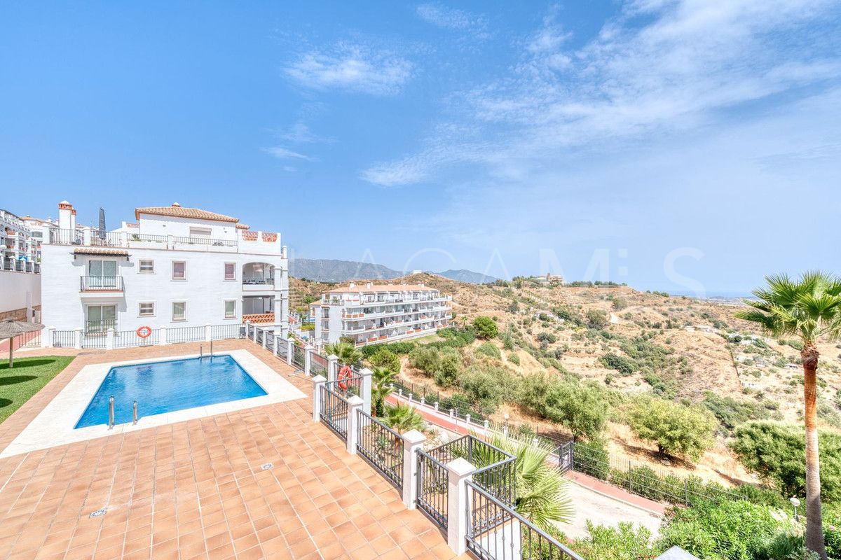 Se vende apartamento planta baja with 2 bedrooms in Calahonda