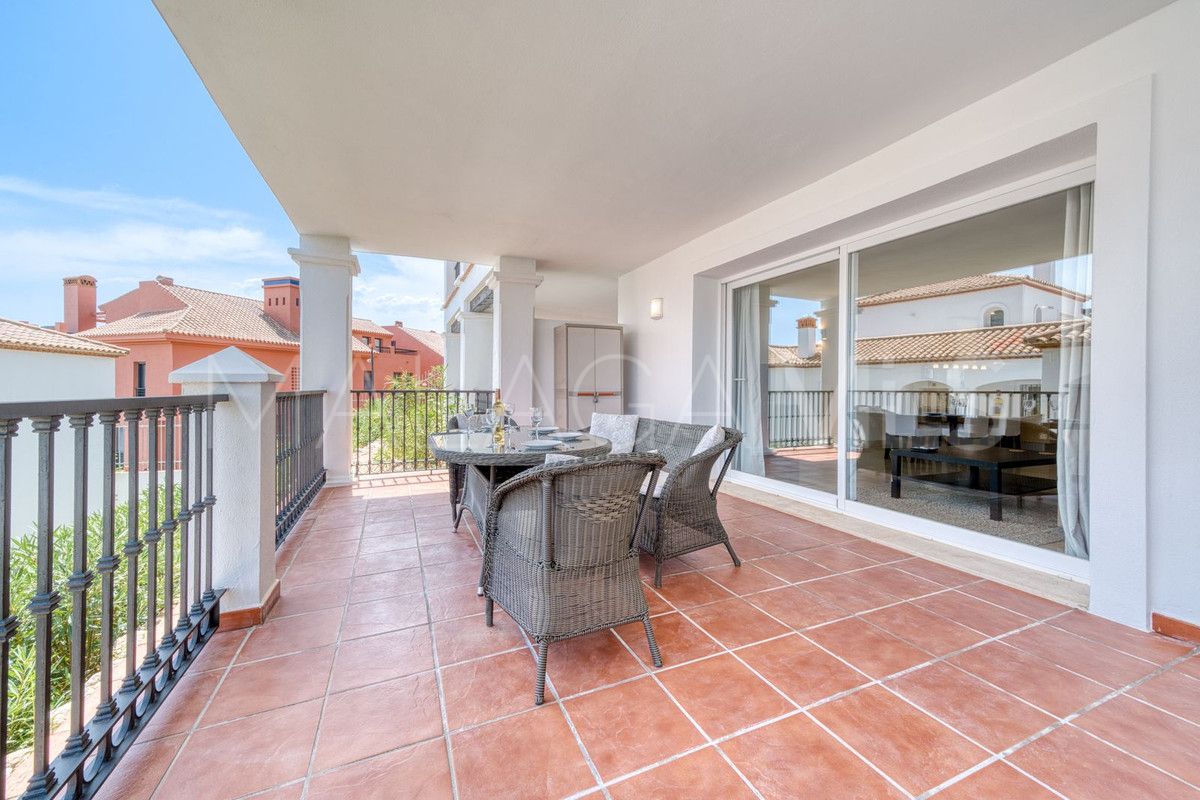 Se vende apartamento planta baja with 2 bedrooms in Calahonda