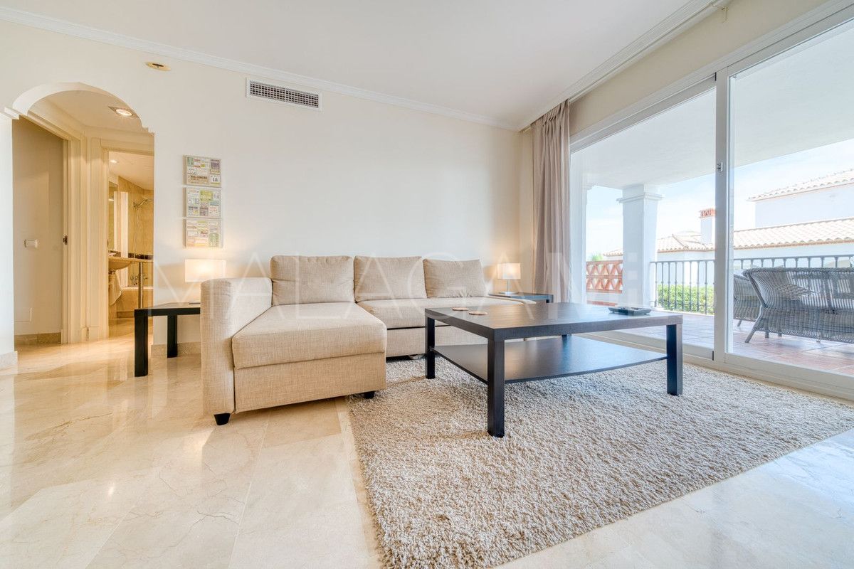 Se vende apartamento planta baja with 2 bedrooms in Calahonda