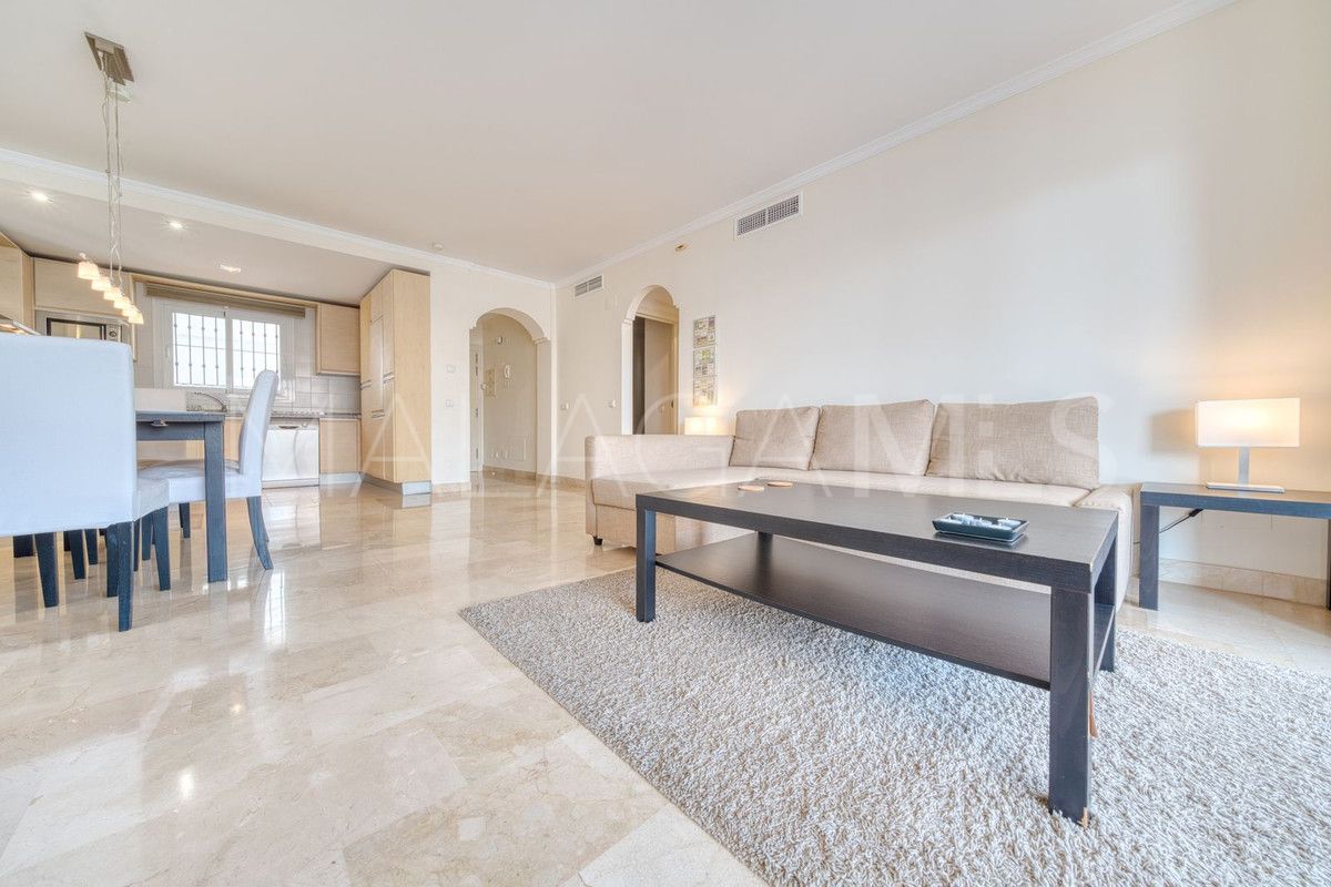 Se vende apartamento planta baja with 2 bedrooms in Calahonda