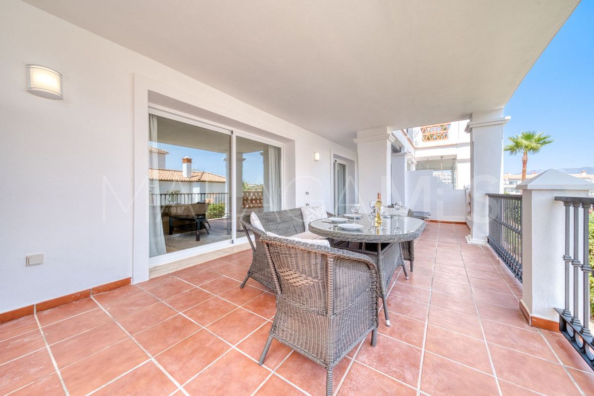 Se vende apartamento planta baja with 2 bedrooms in Calahonda