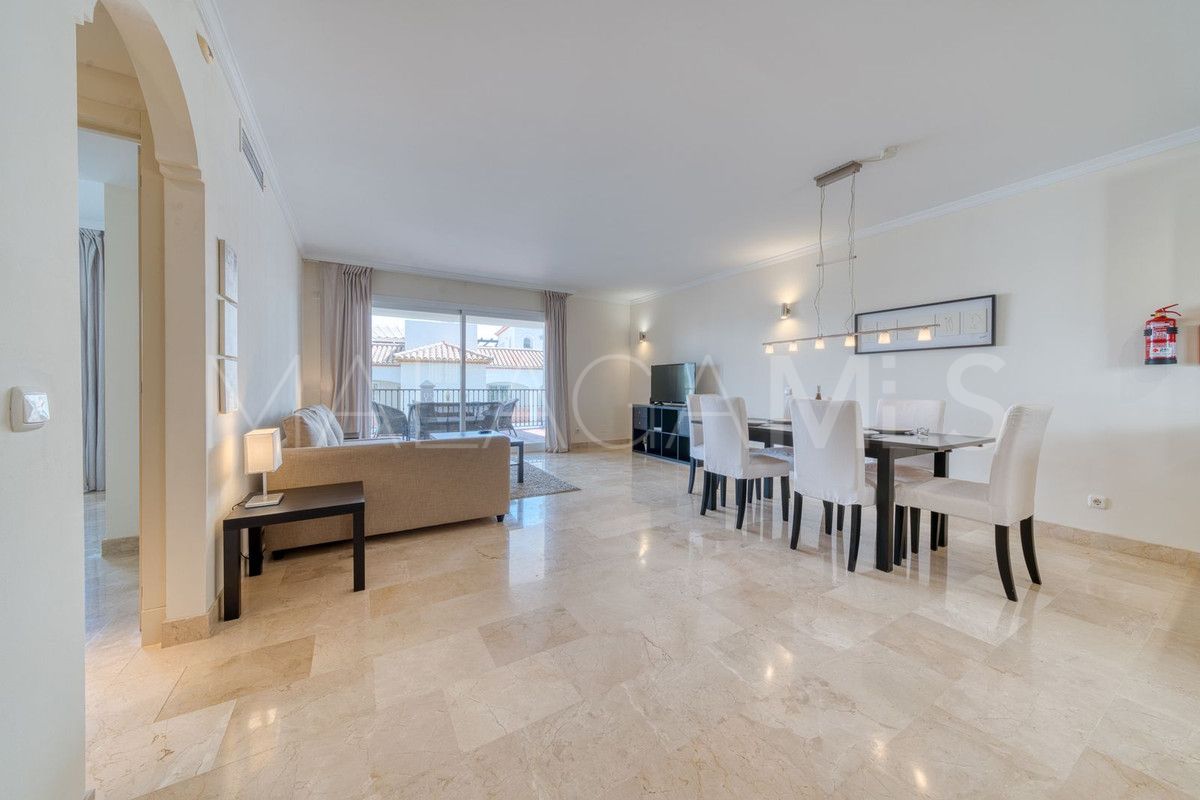 Se vende apartamento planta baja with 2 bedrooms in Calahonda