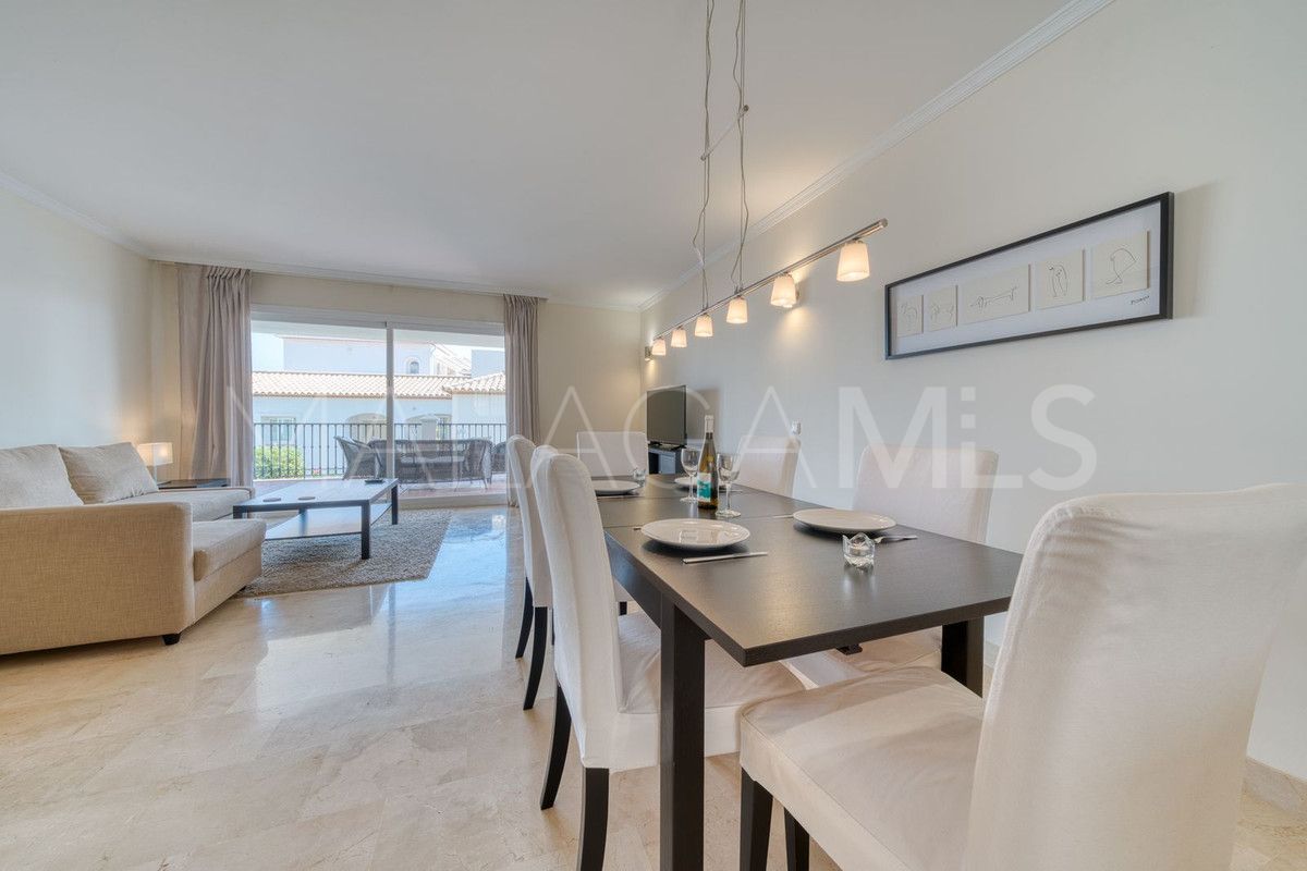 Se vende apartamento planta baja with 2 bedrooms in Calahonda