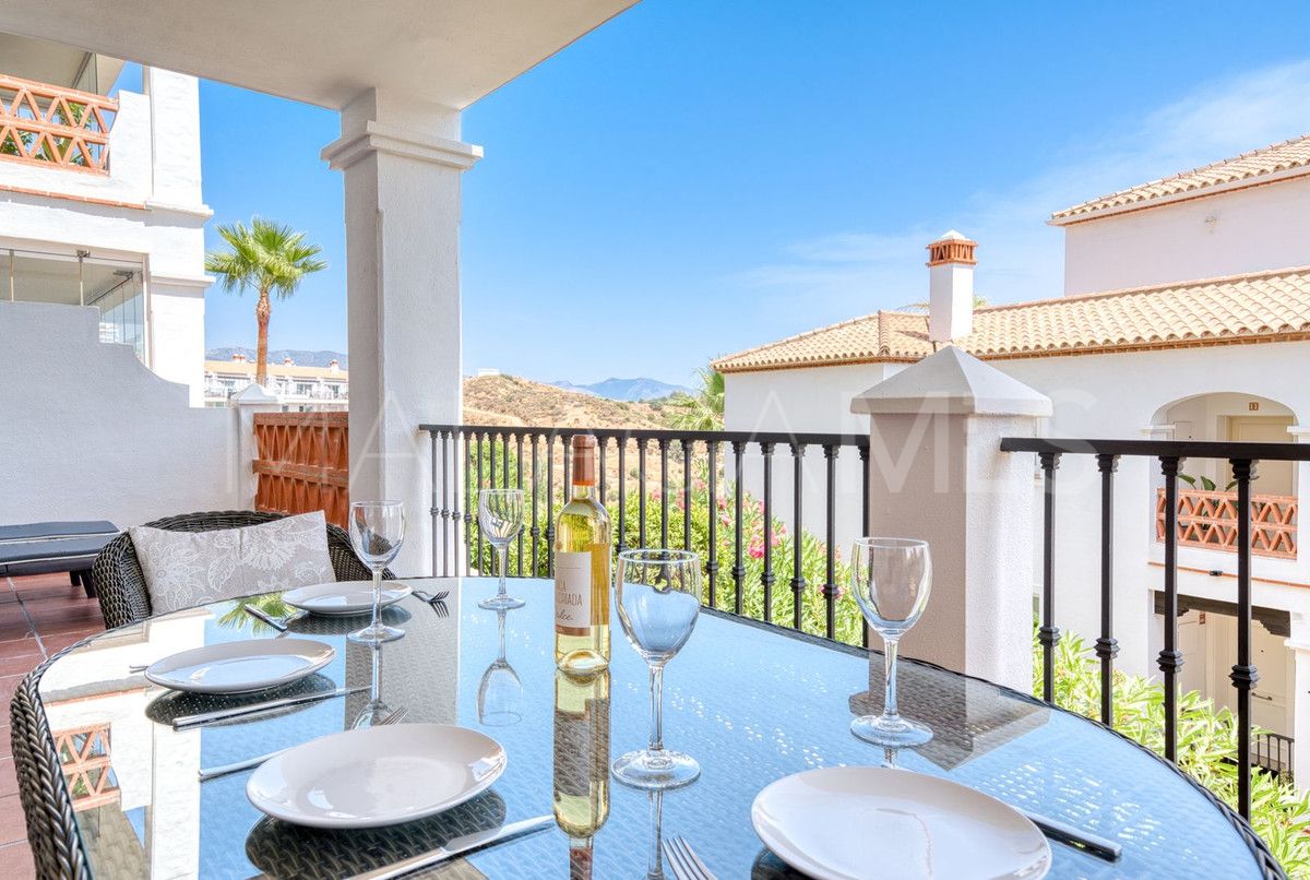 Se vende apartamento planta baja with 2 bedrooms in Calahonda