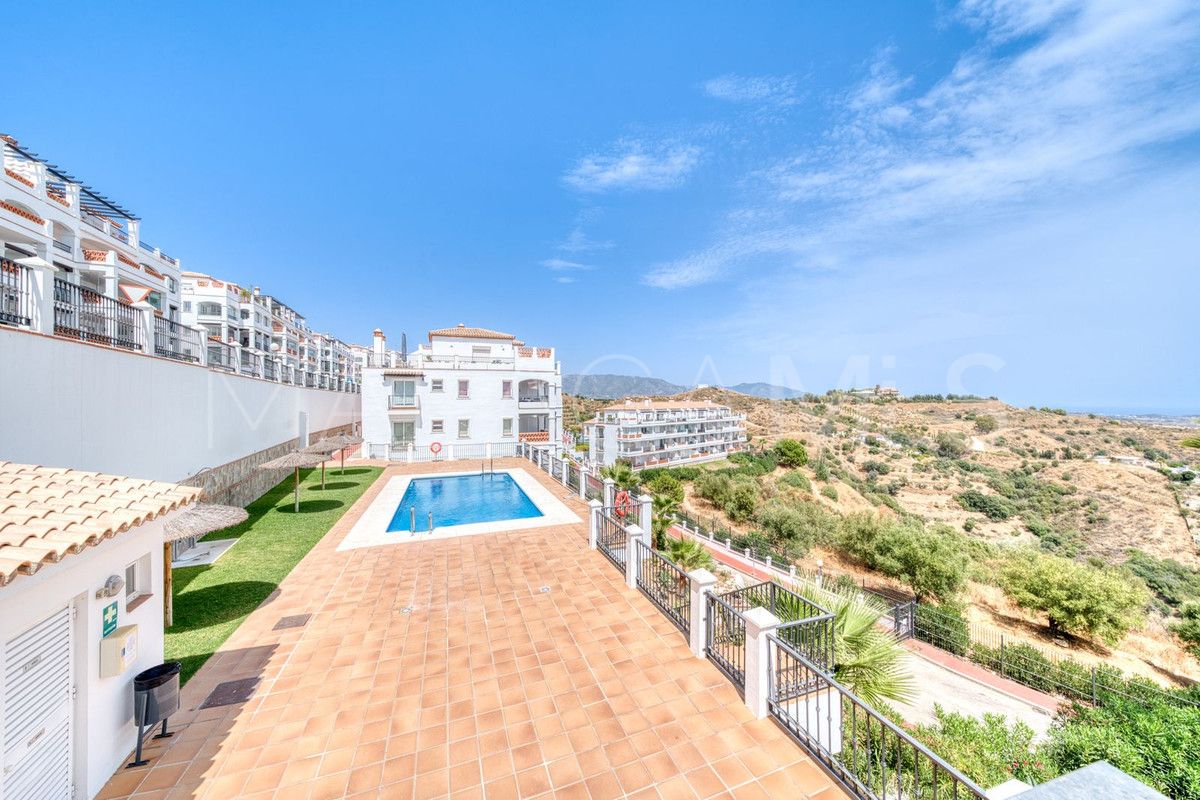 Se vende apartamento planta baja with 2 bedrooms in Calahonda