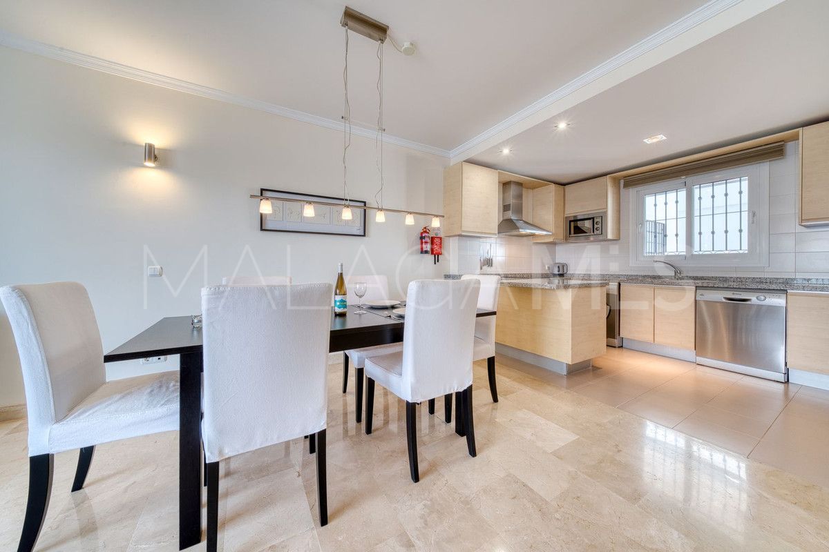 Se vende apartamento planta baja with 2 bedrooms in Calahonda