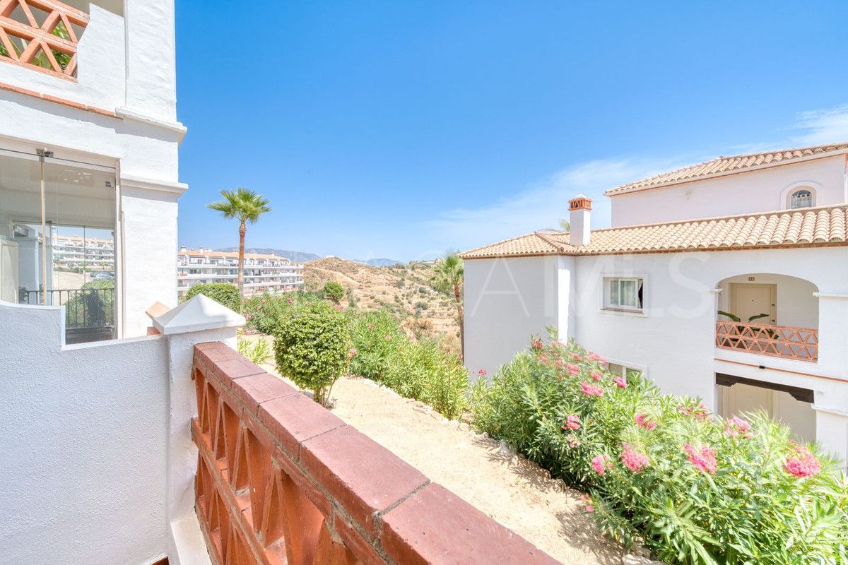 Se vende apartamento planta baja with 2 bedrooms in Calahonda