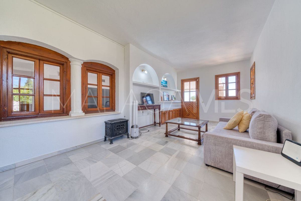 Villa for sale in Estepona