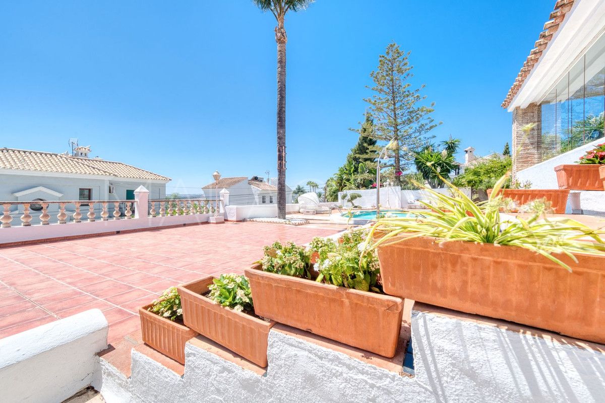 Villa for sale in Estepona