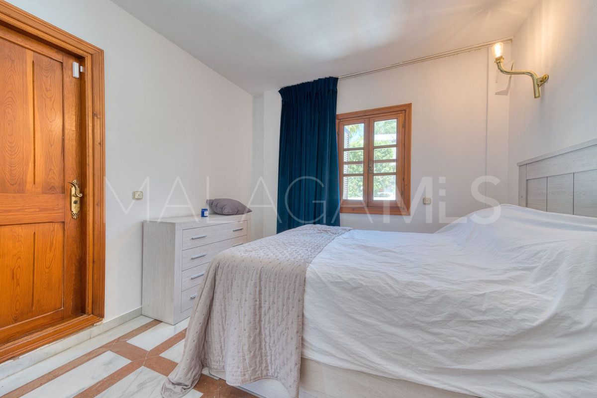 Villa for sale in Estepona
