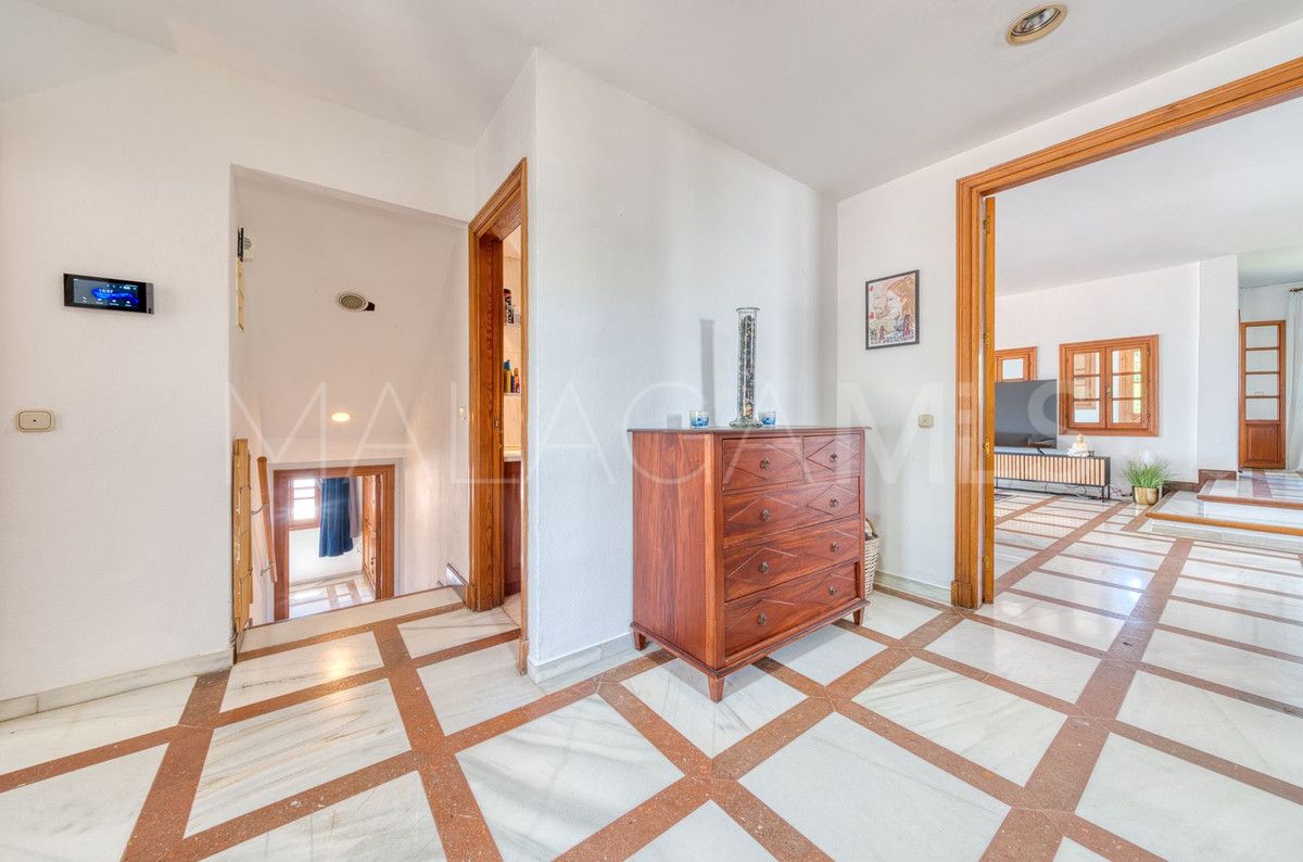 Villa for sale in Estepona