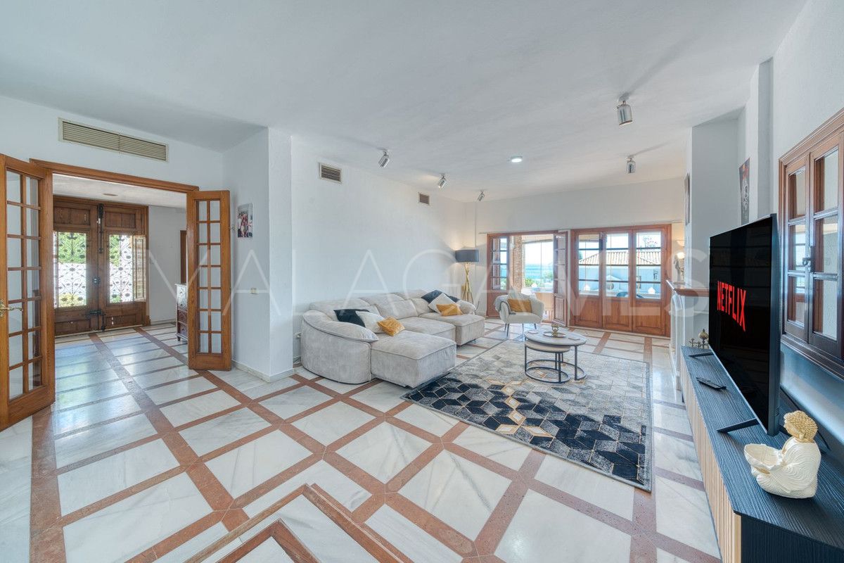 Villa for sale in Estepona