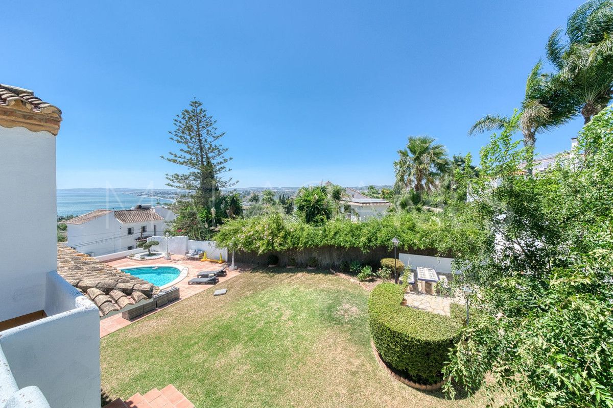 Villa for sale in Estepona