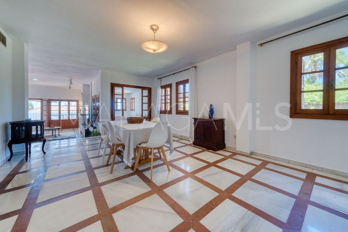 Villa for sale in Estepona