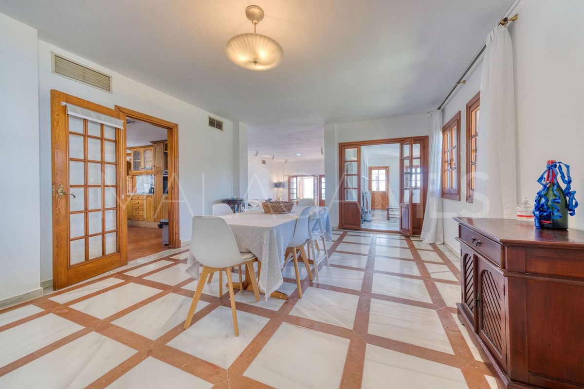 Villa for sale in Estepona
