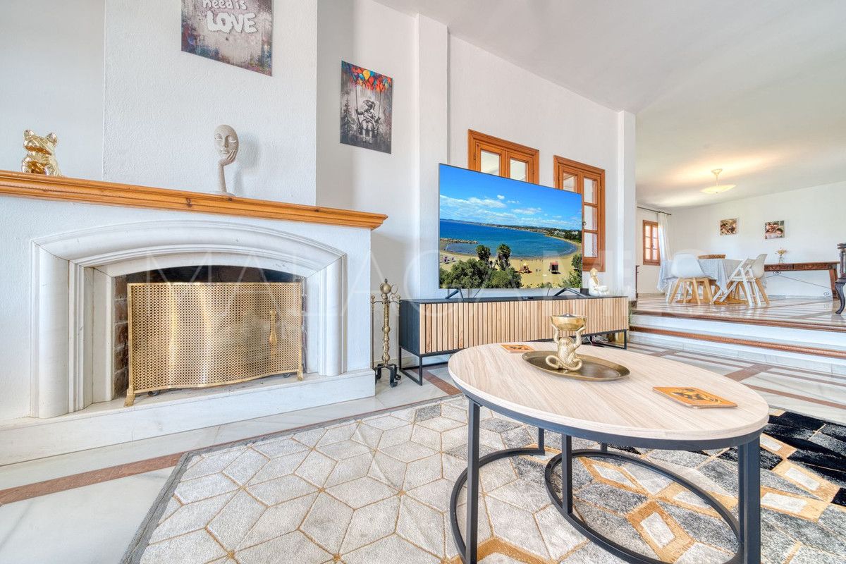 Villa for sale in Estepona