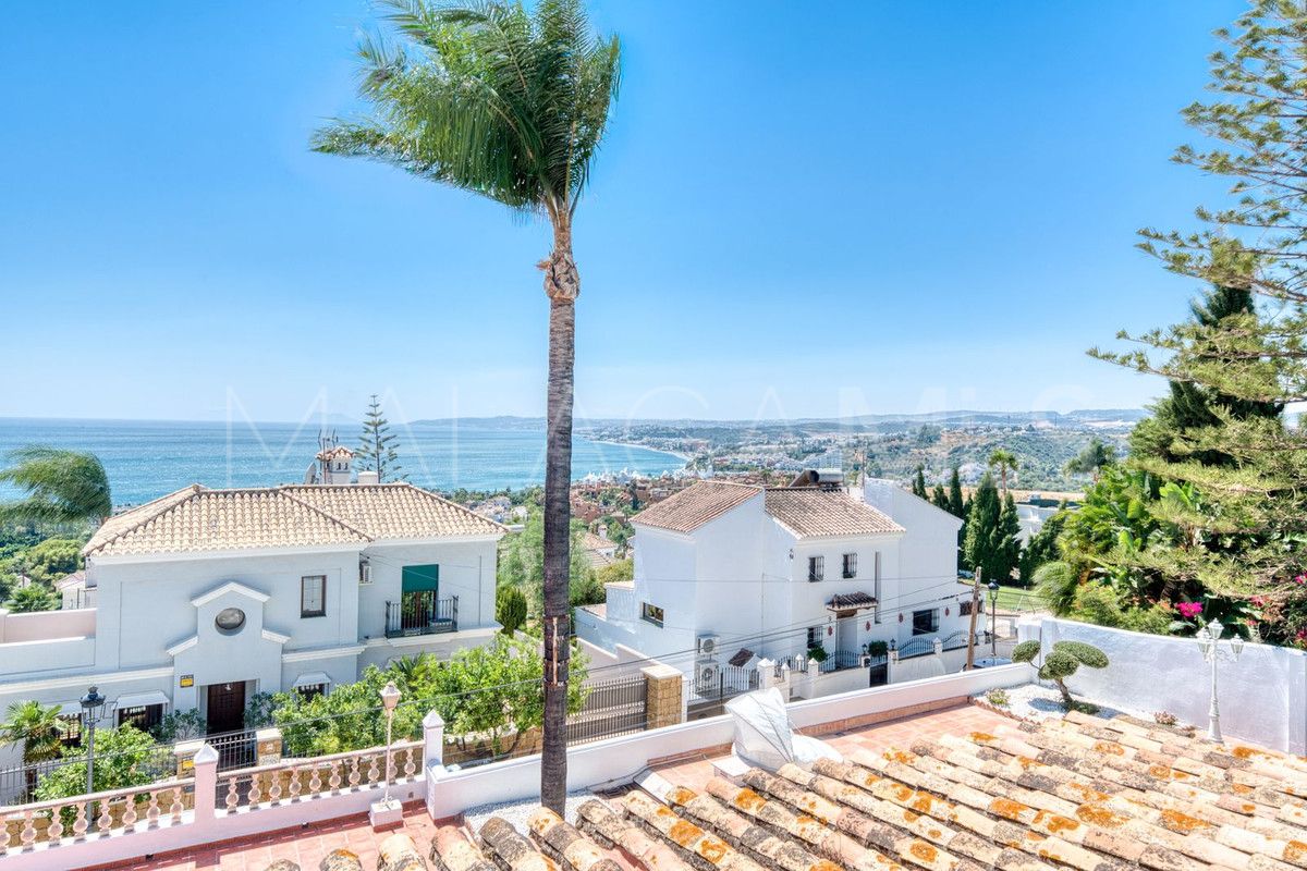 Villa for sale in Estepona
