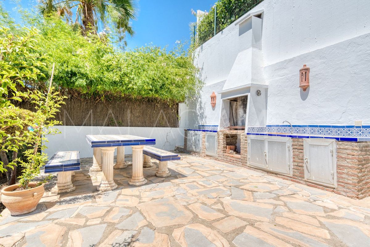 Villa for sale in Estepona