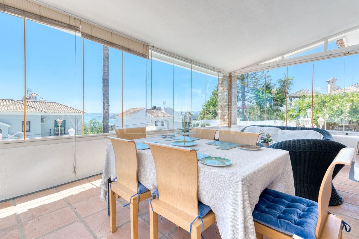Villa for sale in Estepona