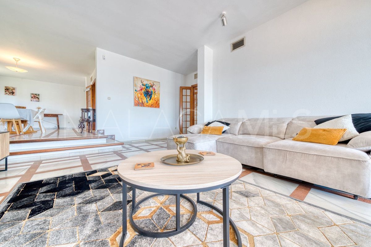 Villa for sale in Estepona