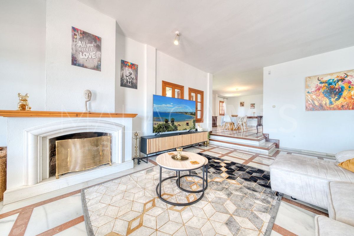 Villa for sale in Estepona