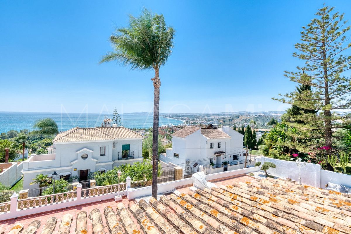 Villa for sale in Estepona