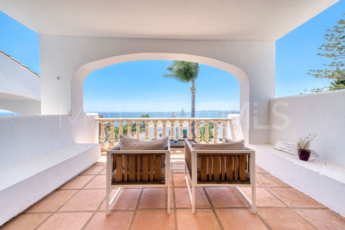 Villa for sale in Estepona