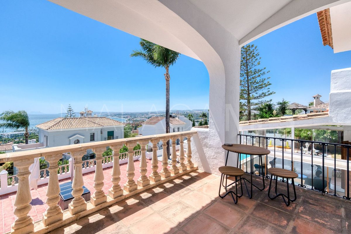 Villa for sale in Estepona