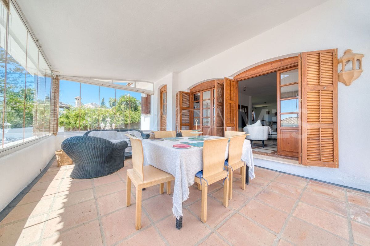 Villa for sale in Estepona