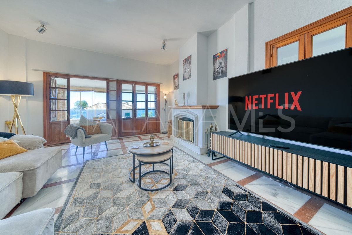Villa for sale in Estepona