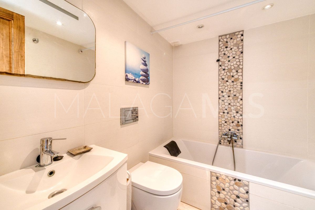 Maison de ville for sale in La Duquesa