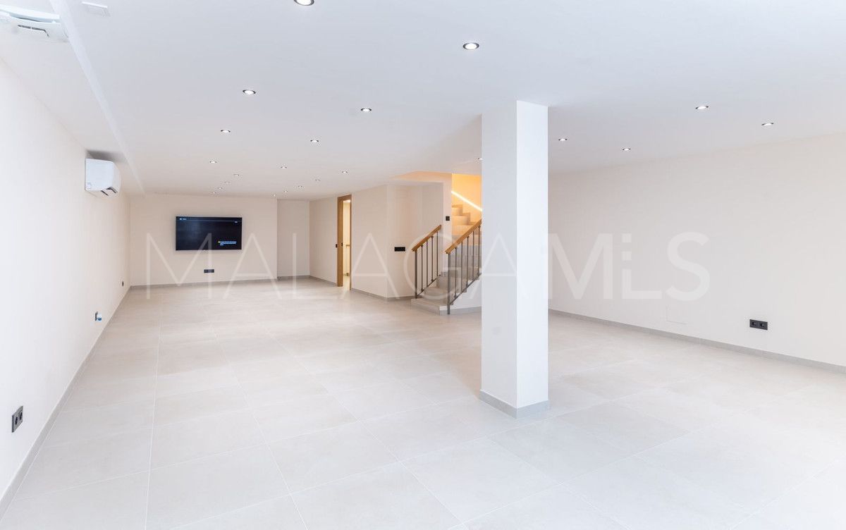 Town house for sale in New Golden Mile