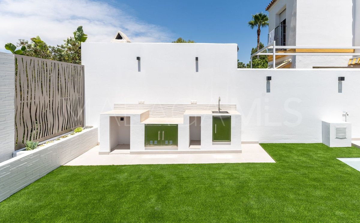 Town house for sale in New Golden Mile