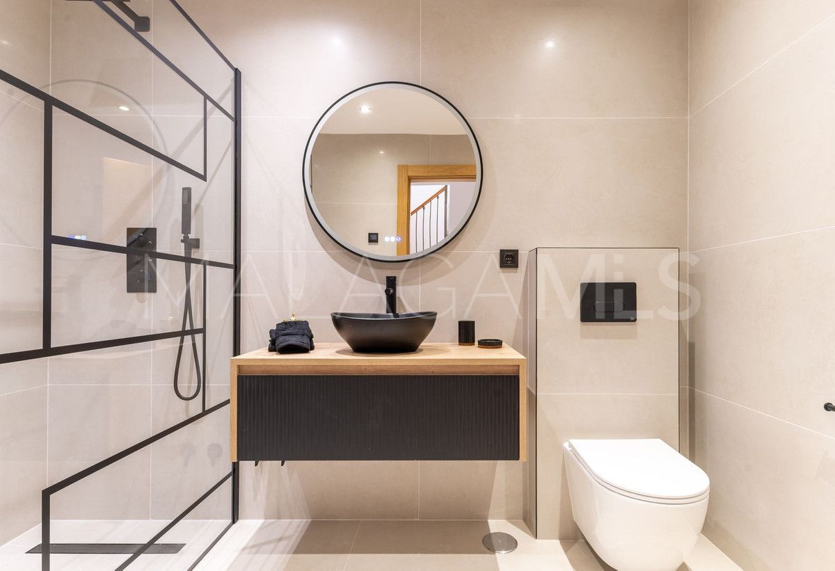 Town house for sale in New Golden Mile