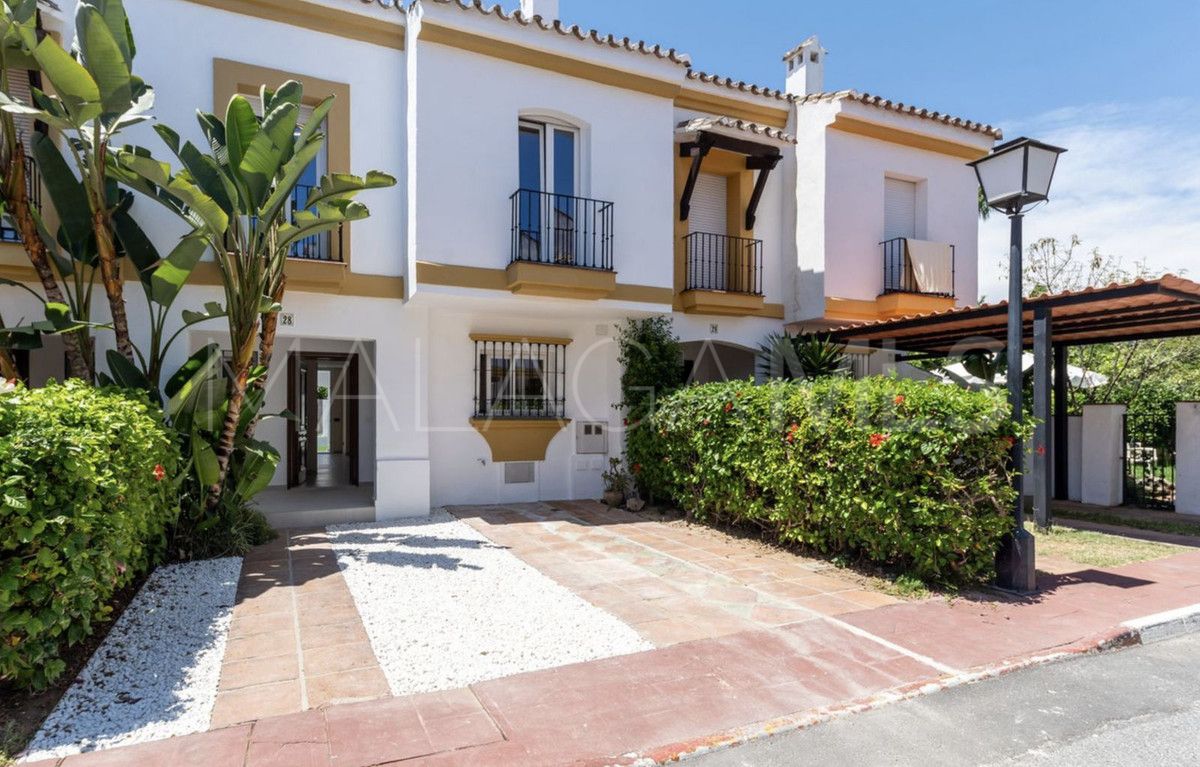 Town house for sale in New Golden Mile
