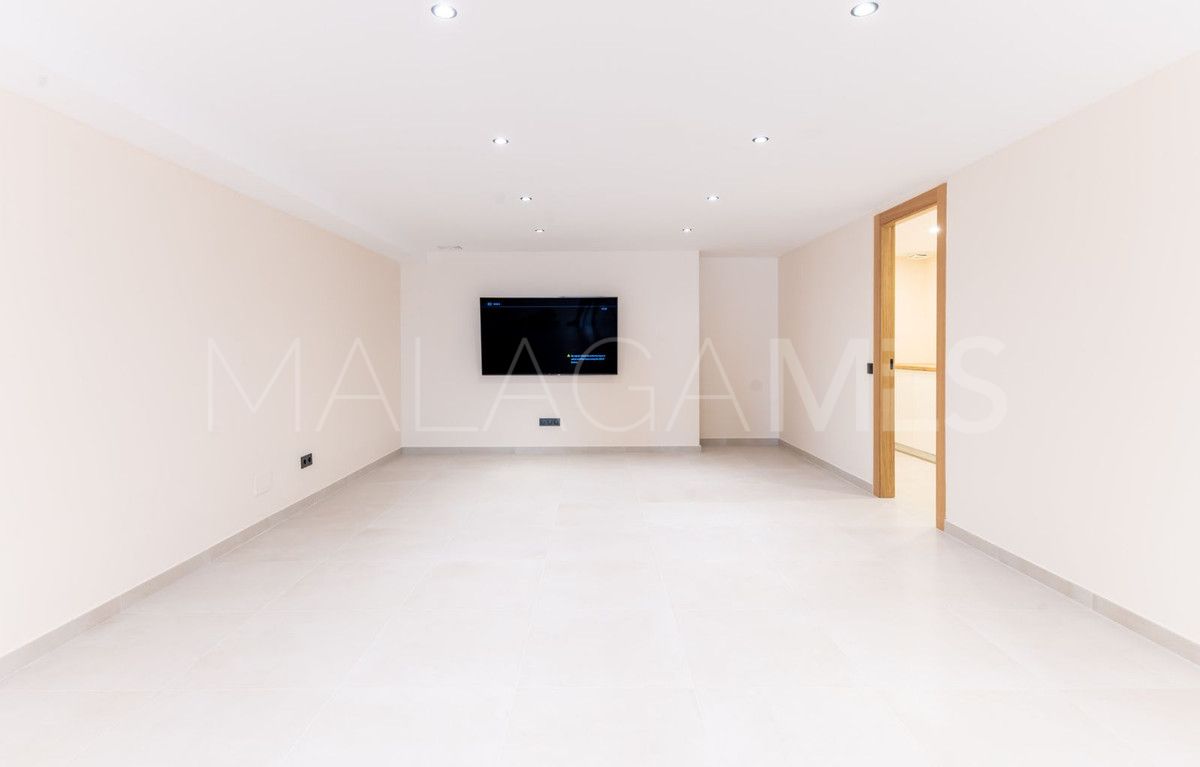 Town house for sale in New Golden Mile