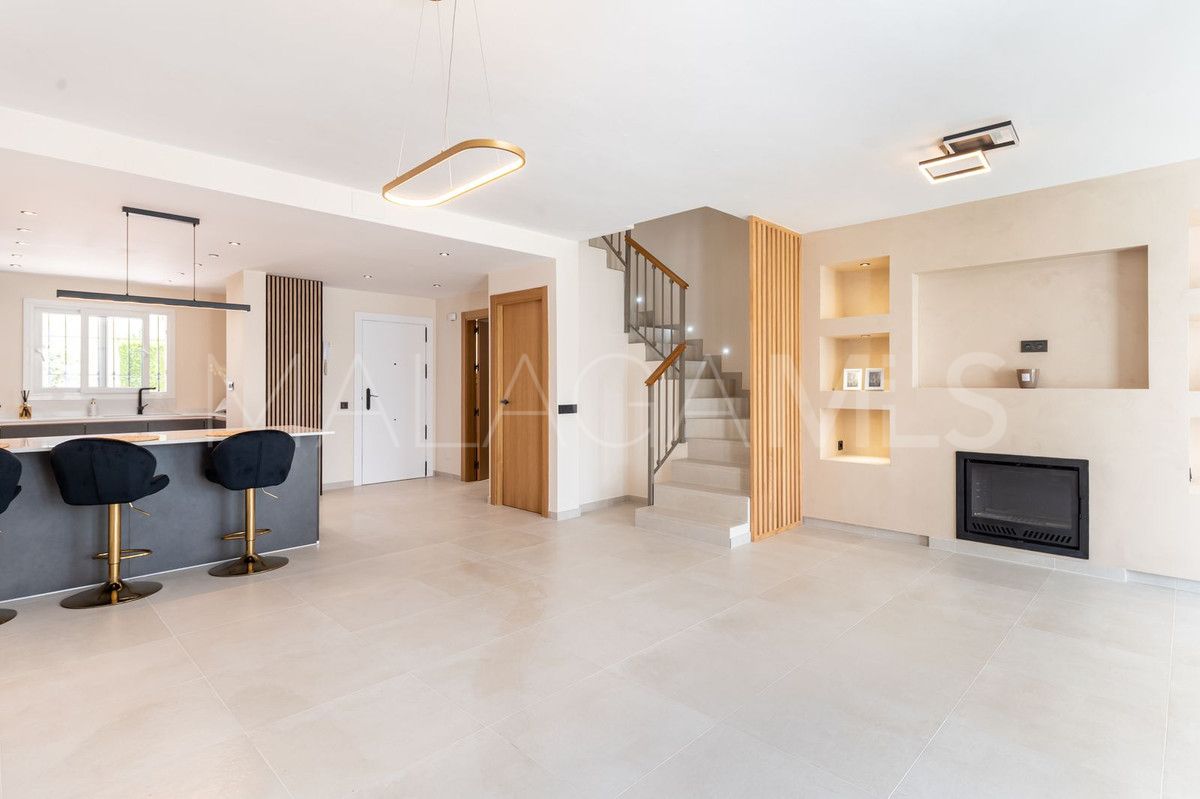 Town house for sale in New Golden Mile