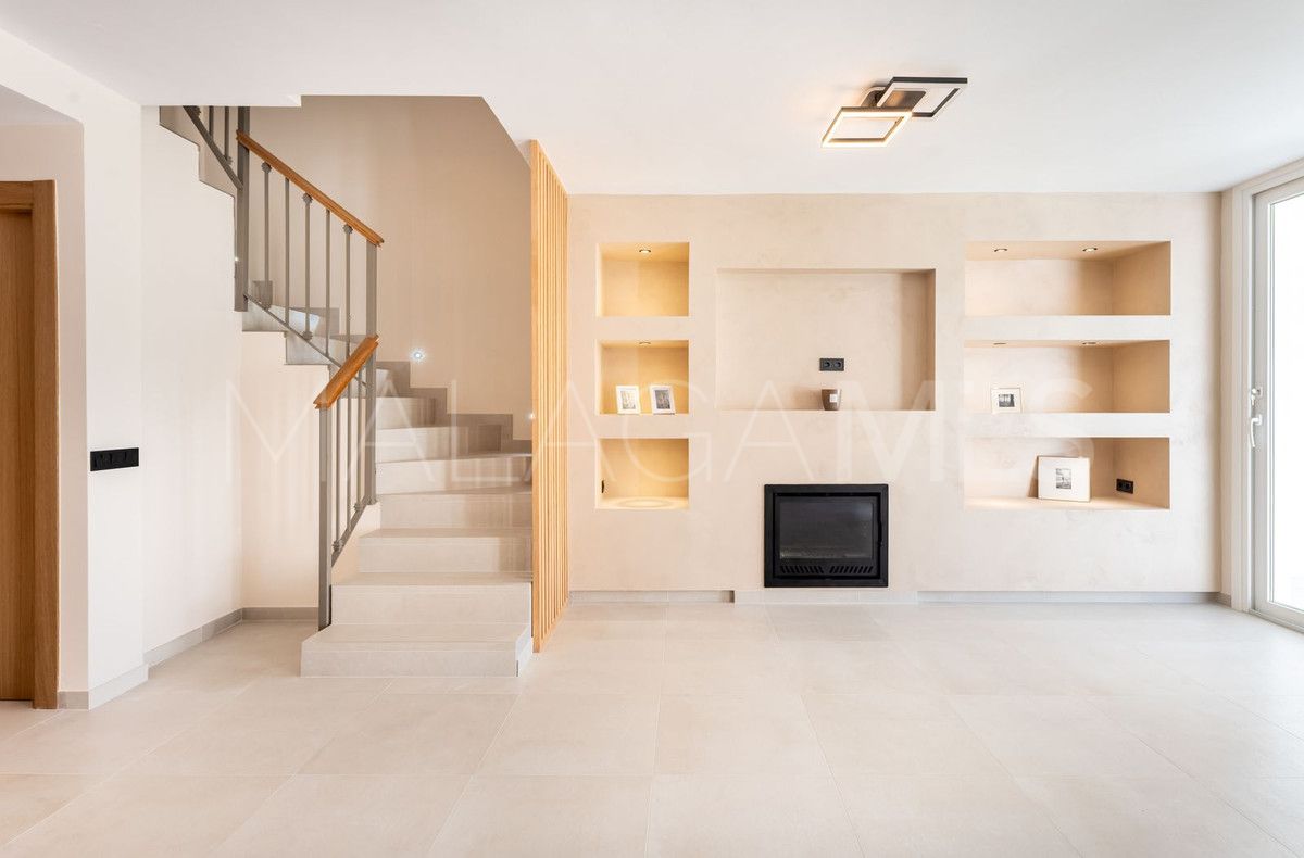 Town house for sale in New Golden Mile