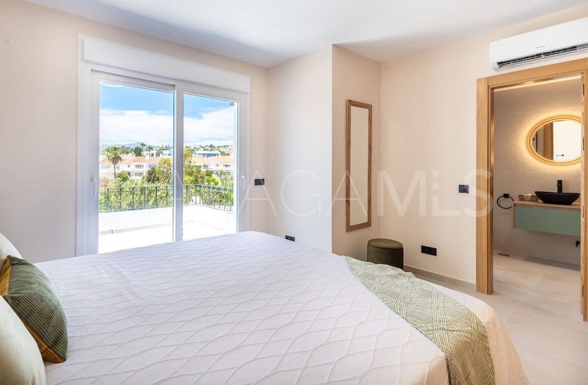 Town house for sale in New Golden Mile