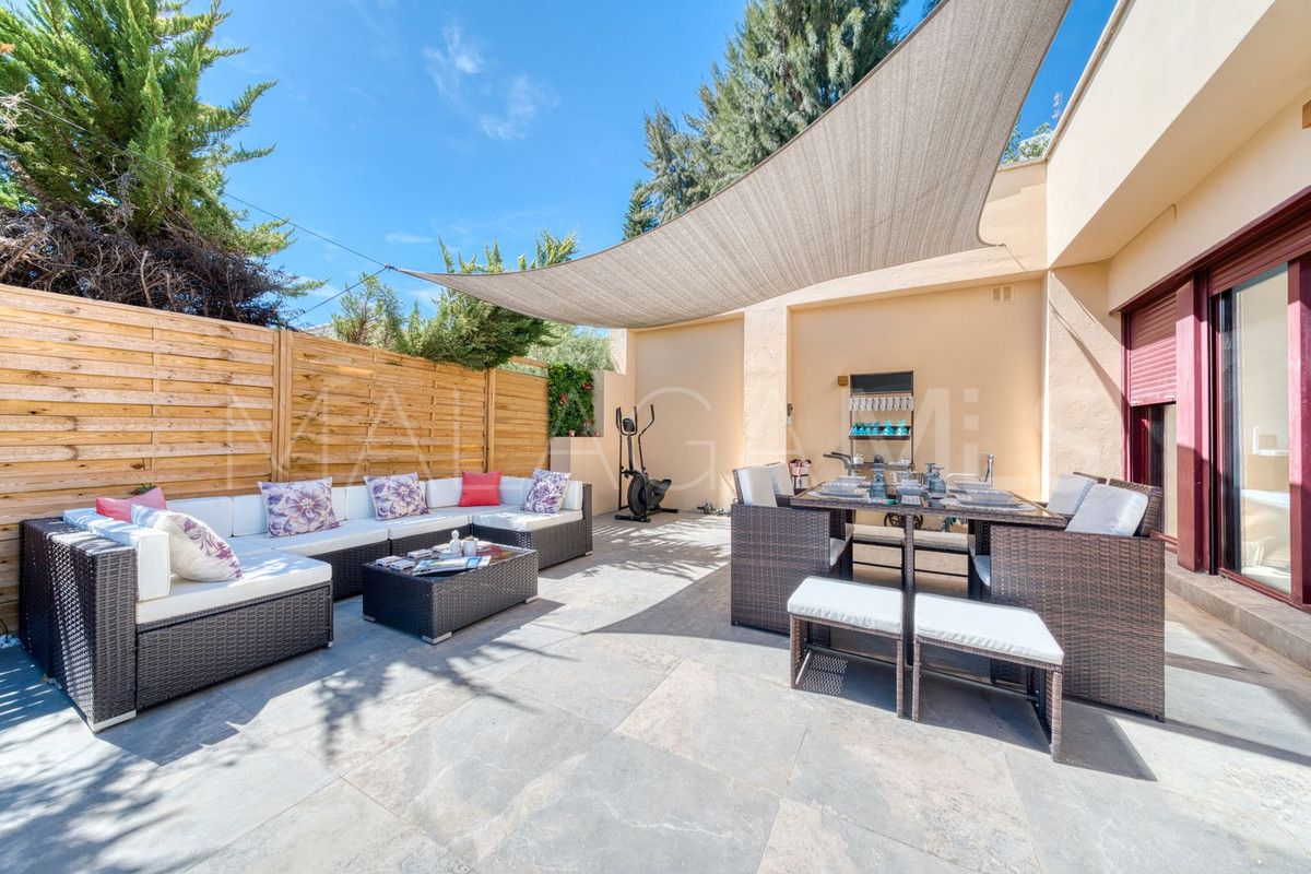 Villa for sale in Benahavis