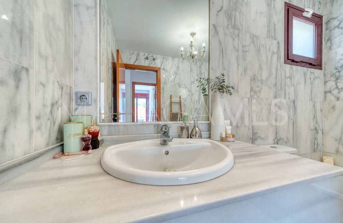 Villa for sale in Benahavis