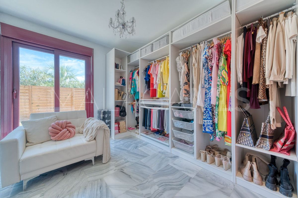 Villa for sale in Benahavis