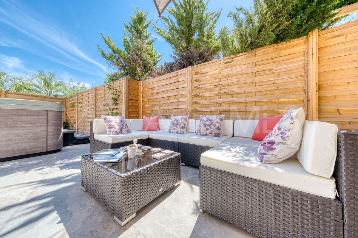 Villa for sale in Benahavis