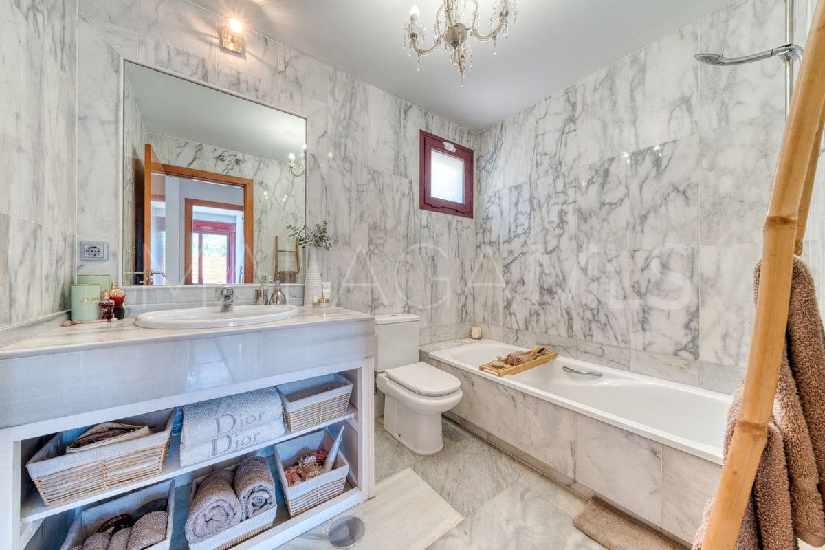 Villa for sale in Benahavis