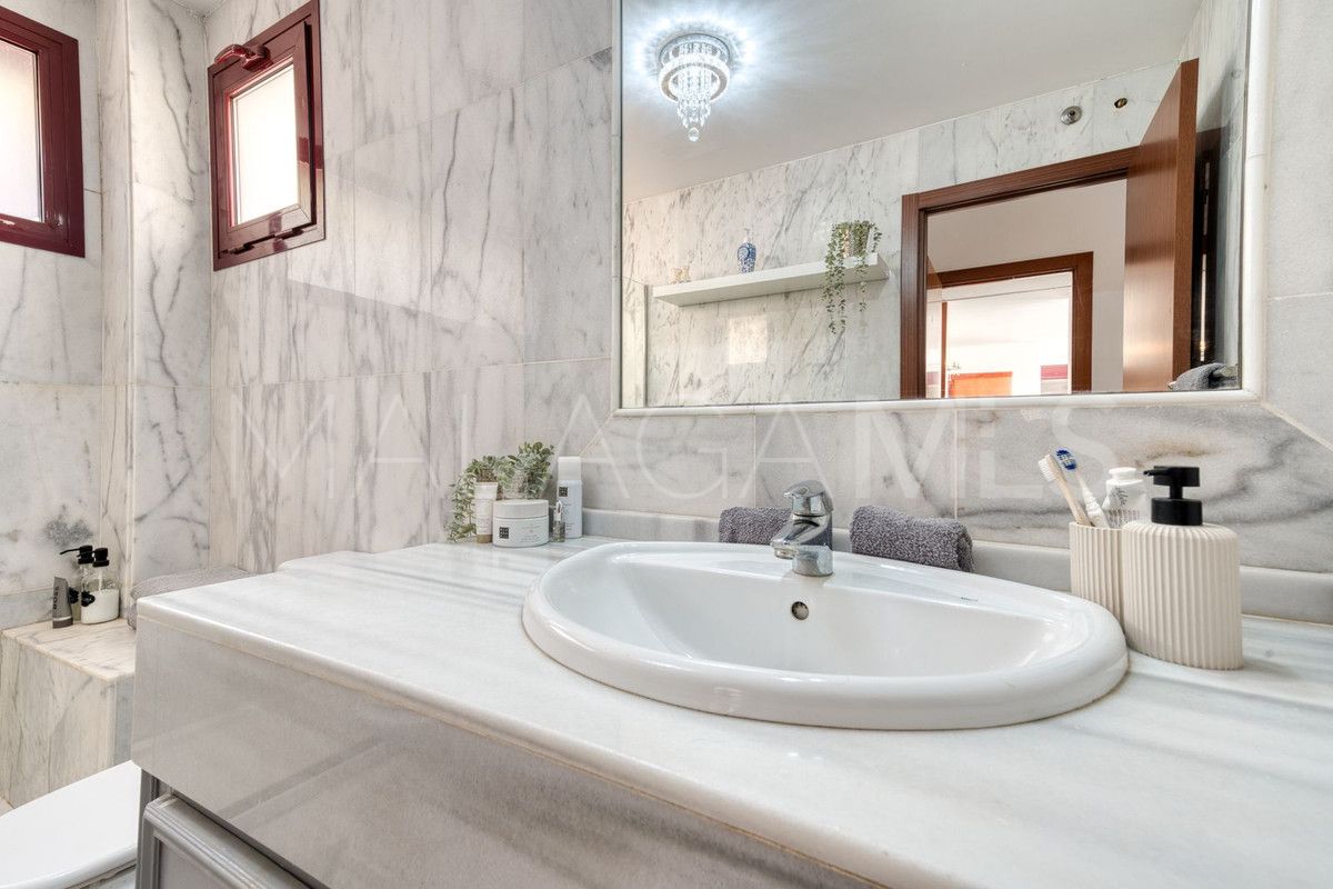 Villa for sale in Benahavis