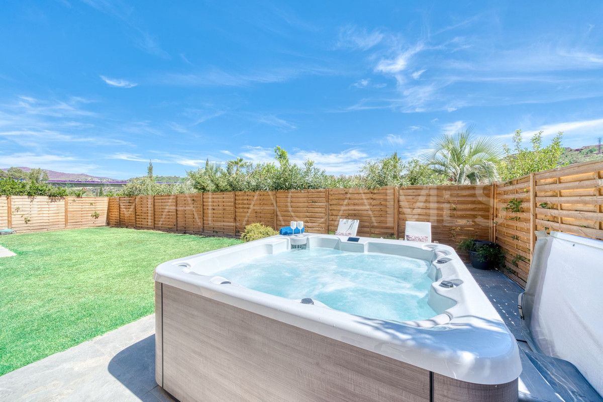 Villa for sale in Benahavis